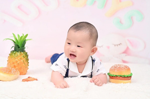新疆宝宝在妈妈肚子里